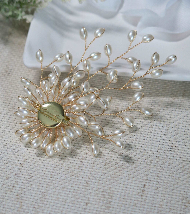 Bridal Bouquet Cascade Pearl Brooch, Hand Wired Wedding Pearl Broach, Bridesmaid Gold Wire Broach Jewelry, Multi Strand Pearl Cluster Broach - KaleaBoutique.com