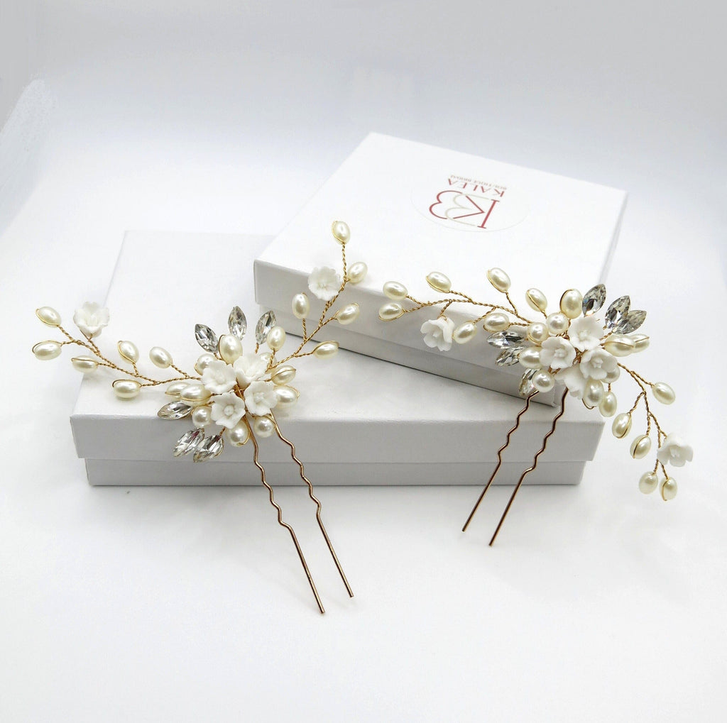 White Ceramic Flower Gold Hairpin, Clay Floral Pearl Bridal Hair Pin, Gold Wire Flower Wedding Hairpin - KaleaBoutique.com