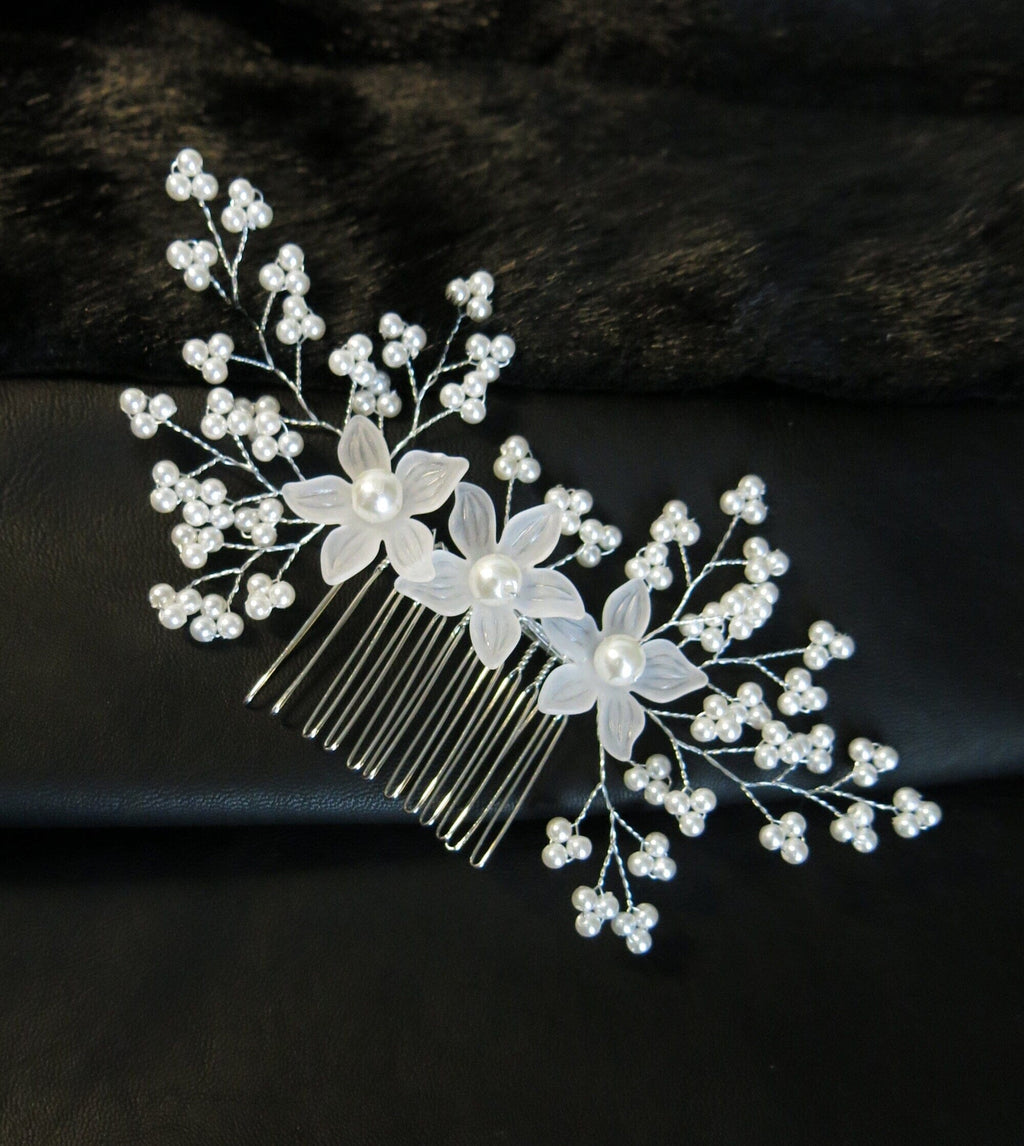 White Flower Pearl Hair Comb, Bridal Silver Wire Hair Comb, Floral Wedding Hairpin Minimalist Headpiece - KaleaBoutique.com