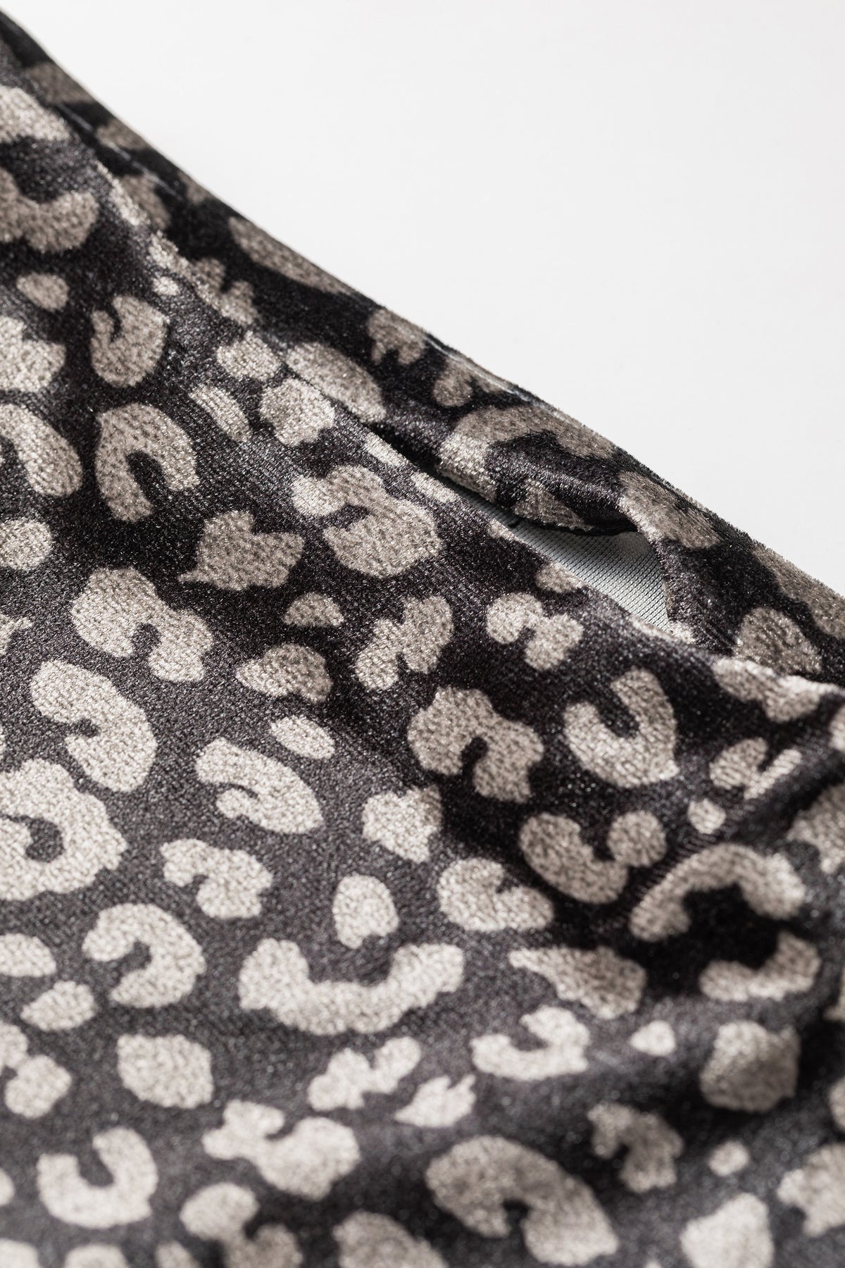 KaleaBoutique Stylish Leopard Print Long Sleeve Sheath Pullover Western Style Top - KaleaBoutique.com