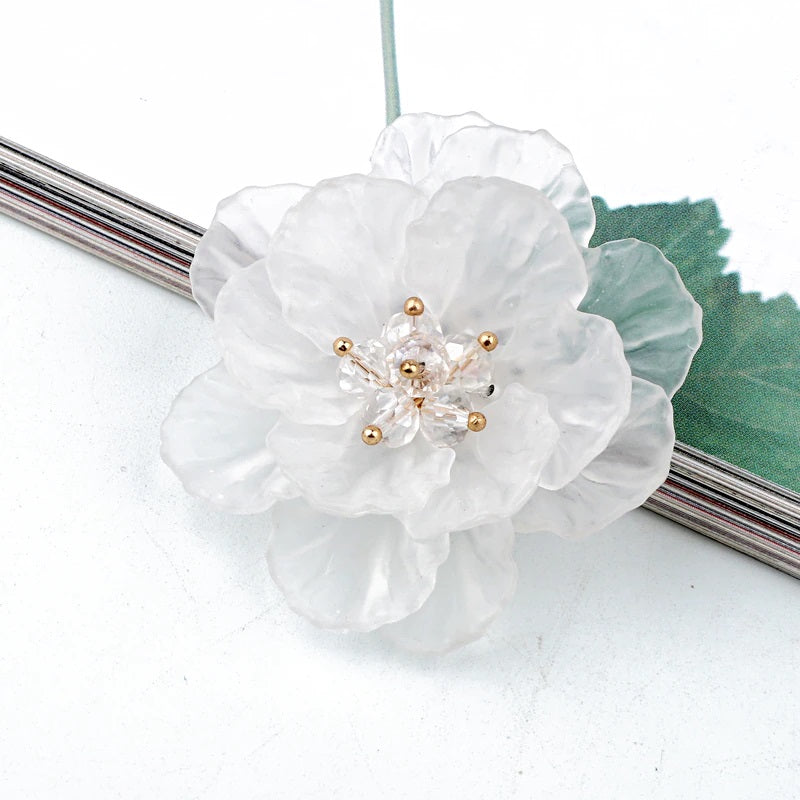 White Flower Petal Bridal Brooch, Wedding Flowerhead Round Broach, Mother of Bride Floral Clear Brooch - KaleaBoutique.com
