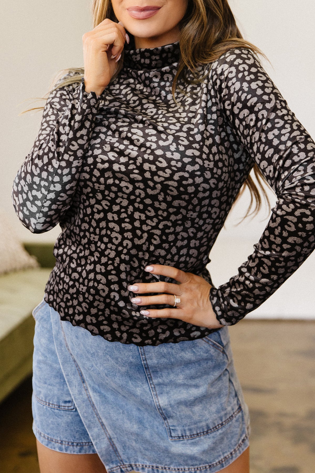 KaleaBoutique Stylish Leopard Print Long Sleeve Sheath Pullover Western Style Top - KaleaBoutique.com