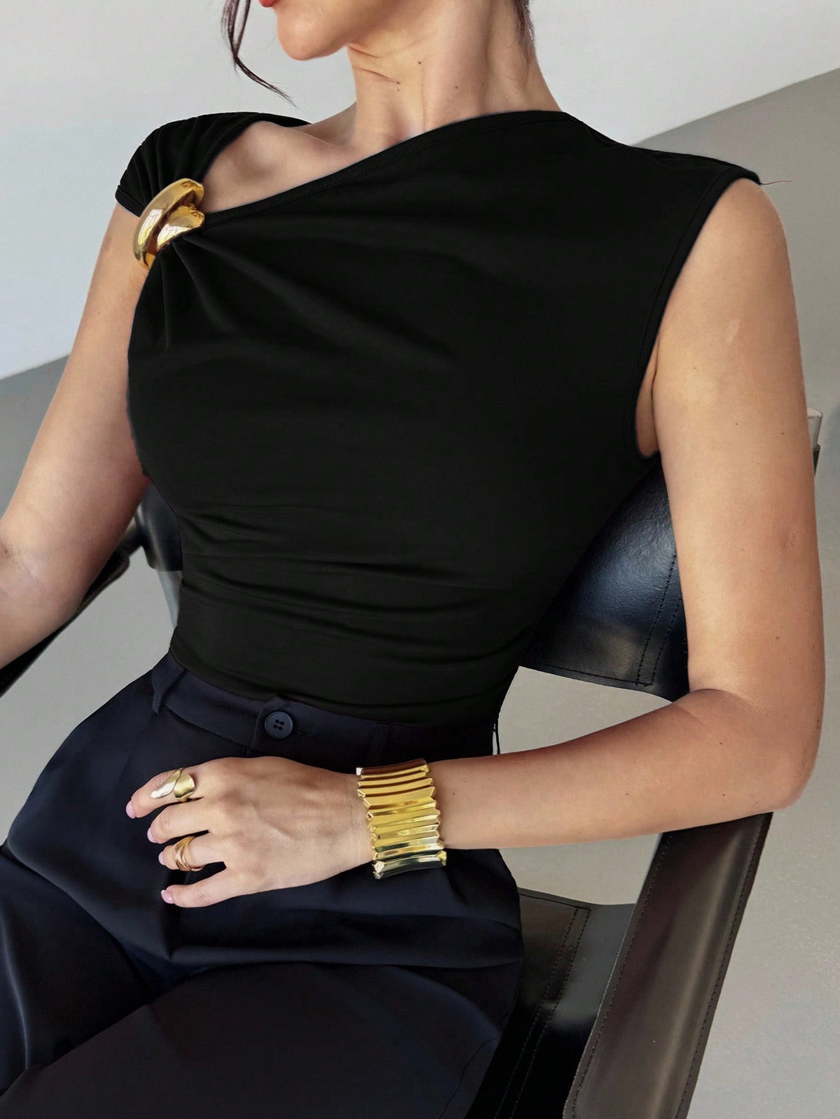 Elegant Minimalist Sleeveless Slimming Top For Women - KaleaBoutique.com