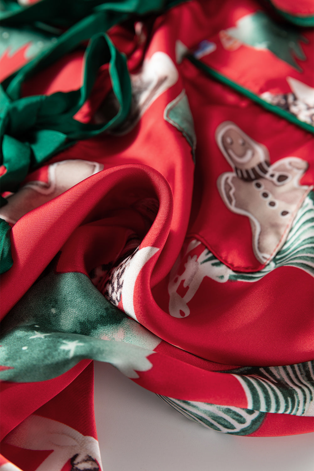 KaleaBoutique Comfortable Christmas Fashion Print Contrast Ruffle Trim Ribbon Bow Knot 2pcs Pajama Set - KaleaBoutique.com