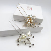 Metal Leaf and Pearl Bridal Hairpin, Rhinestone Floral Pearl Wedding Hair Pin, Bridal Pearl Flower Hairpiece - KaleaBoutique.com