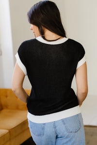 KaleaBoutique Comfortable Horse Shoe Pattern Contrast Trim Short Sleeve Sweater - KaleaBoutique.com