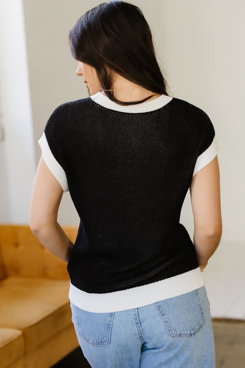 KaleaBoutique Comfortable Horse Shoe Pattern Contrast Trim Short Sleeve Sweater - KaleaBoutique.com