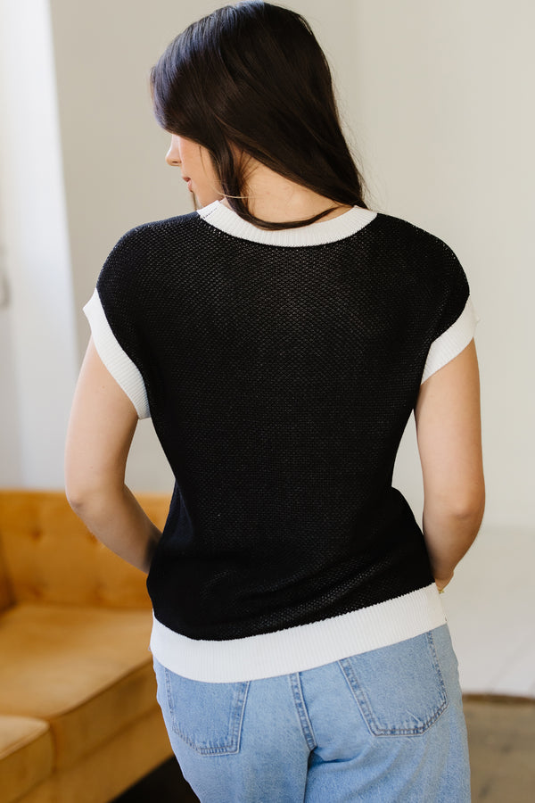 KaleaBoutique Comfortable Horse Shoe Pattern Contrast Trim Short Sleeve Sweater - KaleaBoutique.com