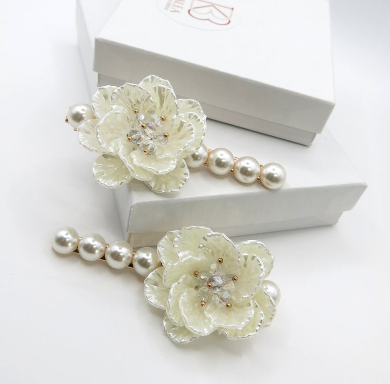 White Abalone Seashell Flower Pearl 2 PC Hair Clip Set, Wedding Alligator Hairclip, Pearl Petal Hairpiece, Ivory Off White Bridal Hairclips - KaleaBoutique.com