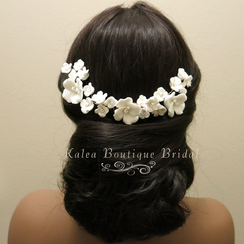 White Flower Bridal Hair Comb, Wedding Large Hair Piece, Big Floral Wire Headpiece, Large Flower Hair Vine on Comb - KaleaBoutique.com