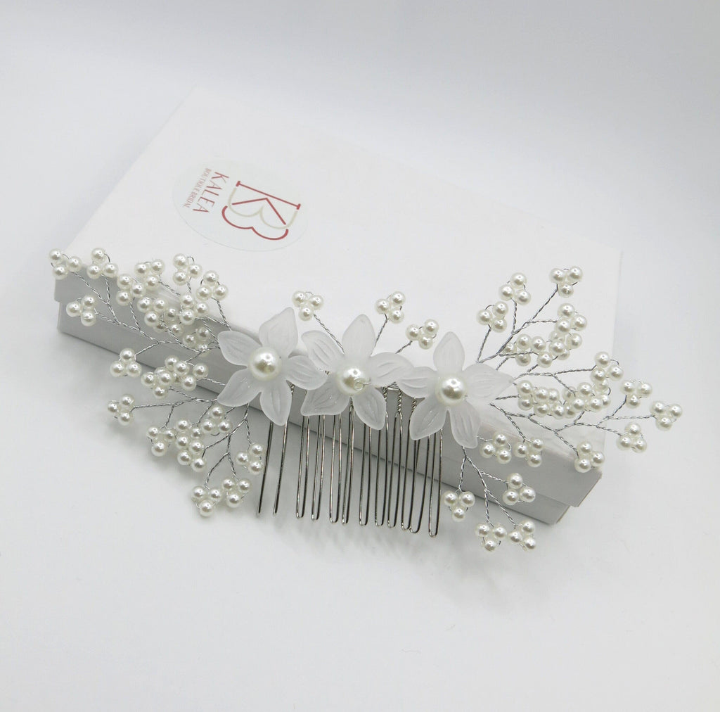 White Flower Pearl Hair Comb, Bridal Silver Wire Hair Comb, Floral Wedding Hairpin Minimalist Headpiece - KaleaBoutique.com