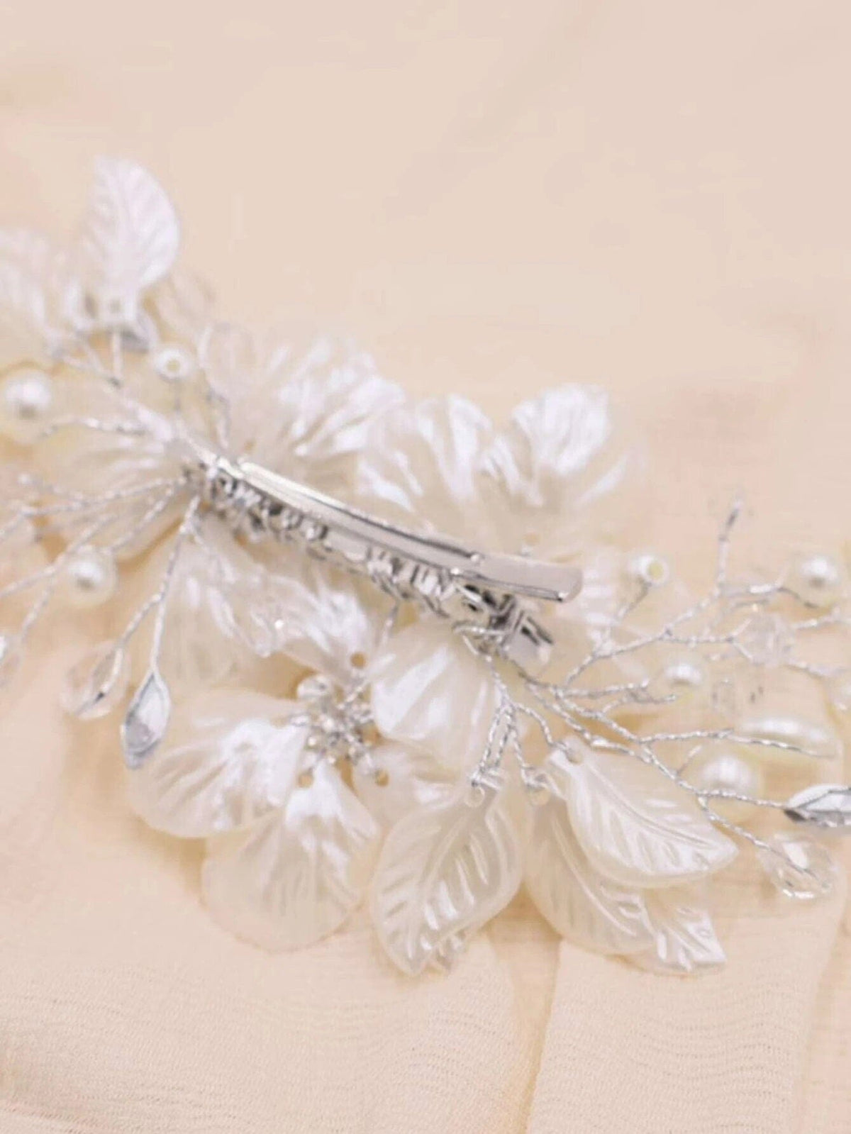 White Large Abalone Flower Petals Hairclip, Wedding Pearl Big Floral Hair Clip, Bridal Alligator Hairclip - KaleaBoutique.com