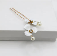 White Metal Flower Bride 3 PC Hairpin Set, Wedding Floral Minimalist Hair Pins, Bridesmaid Gold Wire Flower Hairpiece - KaleaBoutique.com