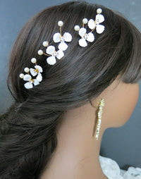 White Metal Flower Bride 3 PC Hairpin Set, Wedding Floral Minimalist Hair Pins, Bridesmaid Gold Wire Flower Hairpiece - KaleaBoutique.com