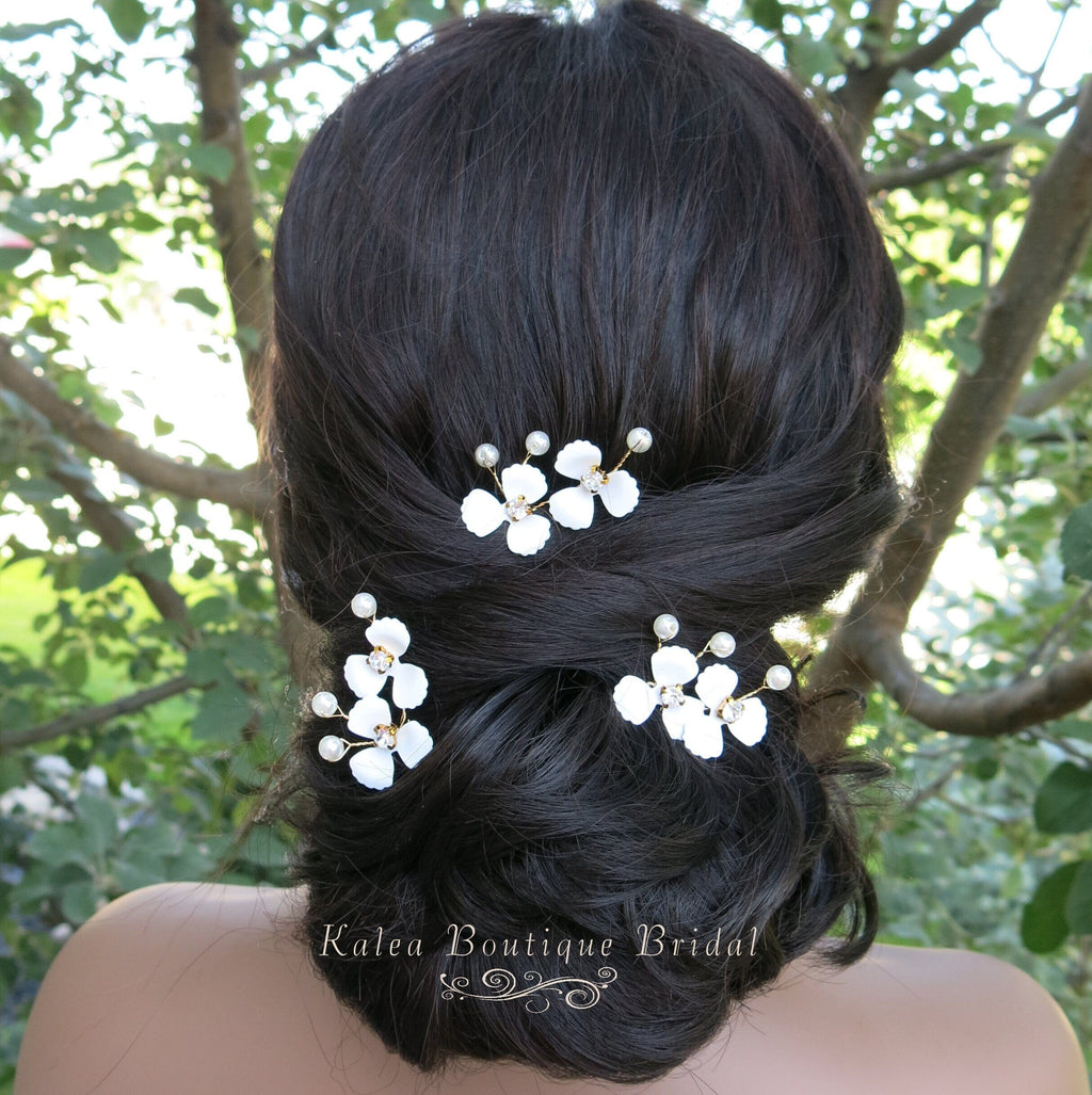 White Metal Flower Bride 3 PC Hairpin Set, Wedding Floral Minimalist Hair Pins, Bridesmaid Gold Wire Flower Hairpiece - KaleaBoutique.com