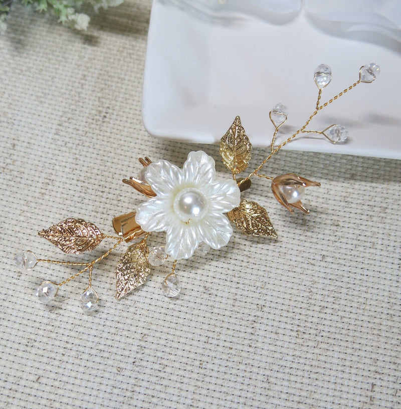 White Pearl Flower Gold Hairclip, Bridal Floral Bead Hair Clip, Wedding Floral Alligator Headpiece - KaleaBoutique.com