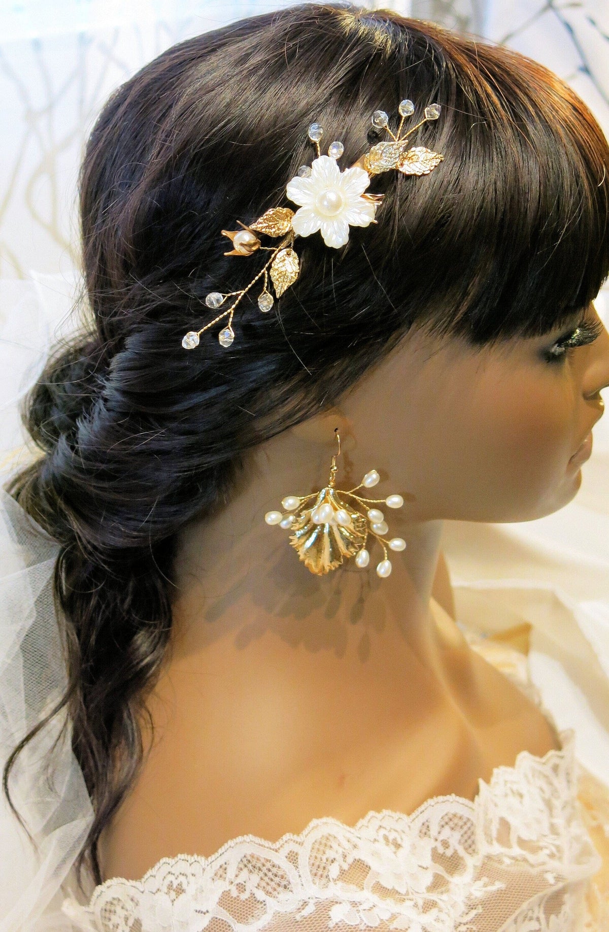 White Pearl Flower Gold Hairclip, Bridal Floral Bead Hair Clip, Wedding Floral Alligator Headpiece - KaleaBoutique.com